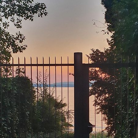 Molo - Residenza Con Accesso Diretto Al Lago Lazise Eksteriør billede